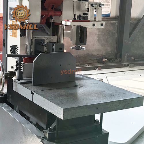 Vertical Sawmill with Table